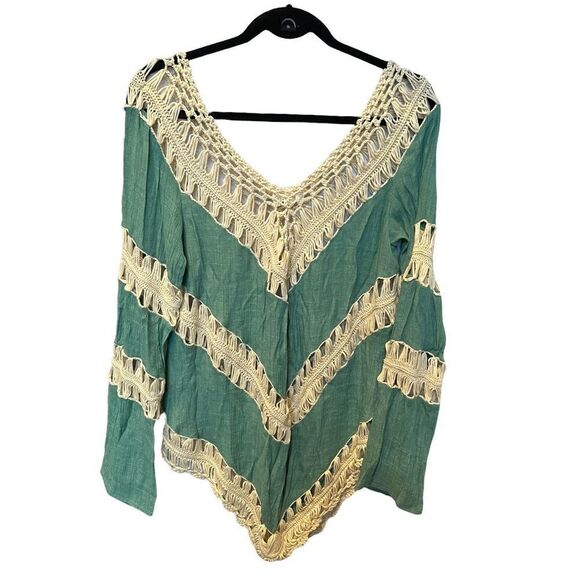 Beautiful Umgee Boho long sleeve blouse with yarn, Medium green and cream V neck - Picture 2 of 7
